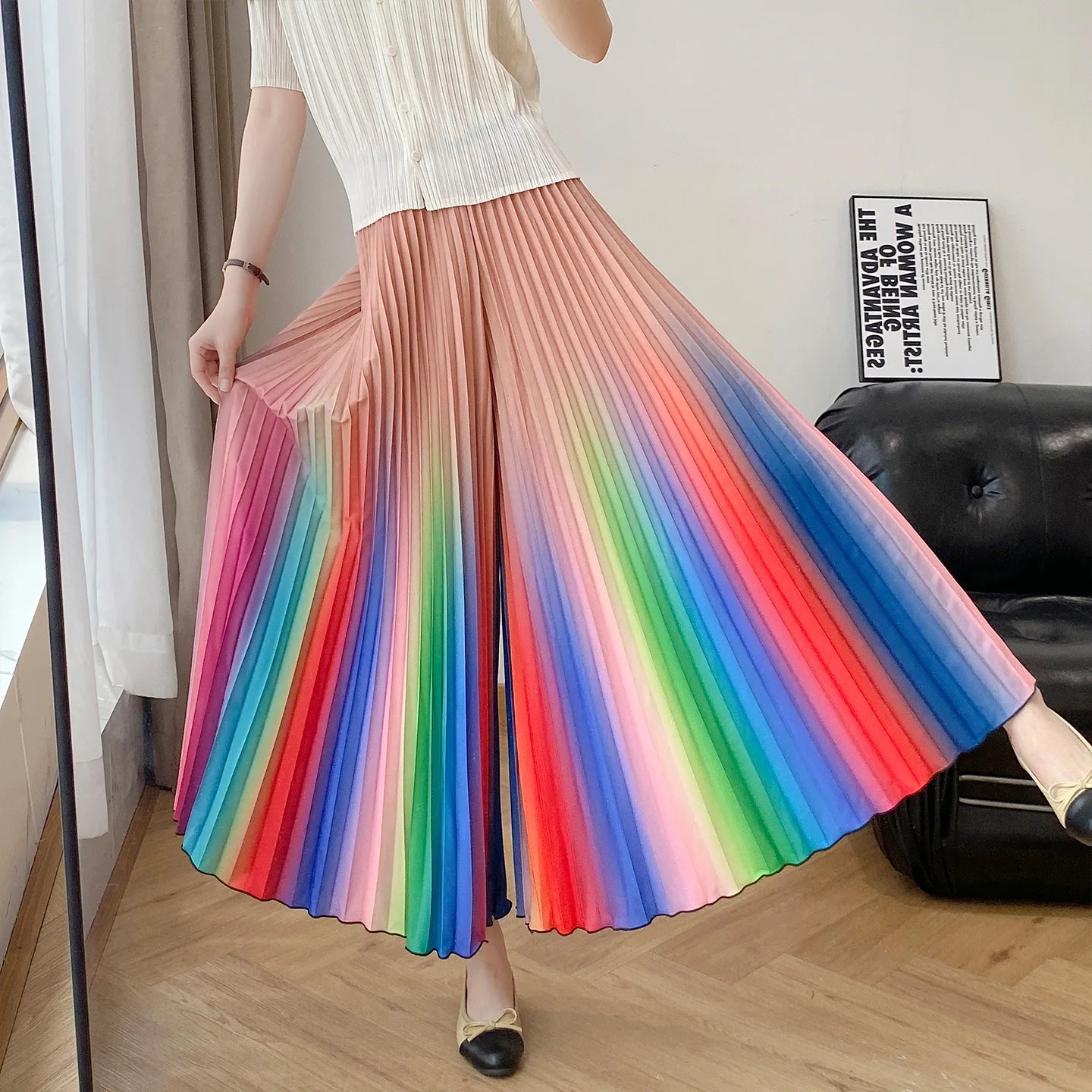 Miyake Pleated Pants for Women in Summer New High-end Style Niche Gradient Color Loose Versatile Wide-leg Pleated Pants Skirt
Miyake Pleated Pants for Women in Summer New High-end Style Niche Gradient Color Loose Versatile Wide-leg Pleated Pants Skirt