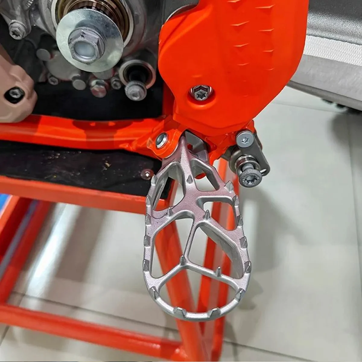 For Husqvarna TX/FX/TC/FC For Husqvarna FC / FX / TX / TC FX 350 / 450 TX 300 Motorcycle Foot Peg Footrest Footpeg Pedals
For Husqvarna TX/FX/TC/FC For Husqvarna FC / FX / TX / TC FX 350 / 450 TX 300 Motorcycle Foot Peg Footrest Footpeg Pedals