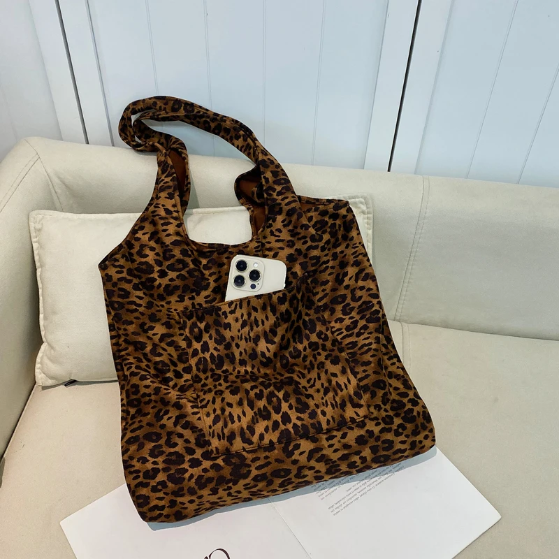 CANVAS Leopard Casual Tote Large Capacity Fashion Ladies Shoes on Sale 2025 New Soft Popular Versatile Retro Women's Bags
CANVAS Leopard Casual Tote Large Capacity Fashion Ladies Shoes on Sale 2025 New Soft Popular Versatile Retro Women's Bags