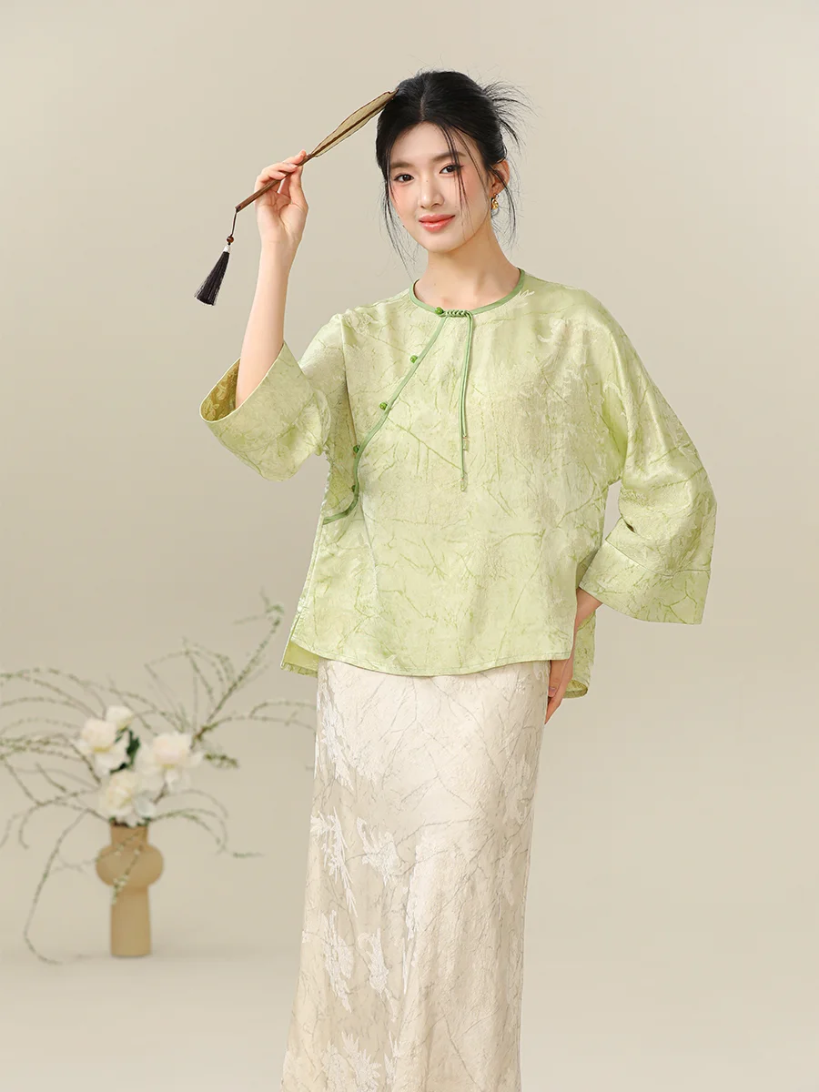 Новая китайская женская блузка свободного кроя с вышивкой и пуговицами, в стиле традиционного чайного костюма, коллекция Весна-Лето, модная
Новая китайская женская блузка свободного кроя с вышивкой и пуговицами, в стиле традиционного чайного костюма, коллекция Весна-Лето, модная