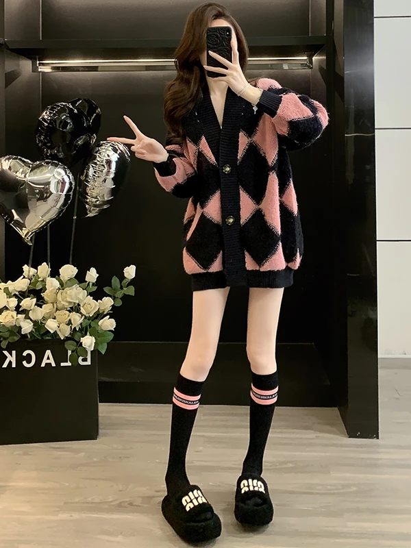 Ladies' Lazy Style Diamond Pattern Open Cardigan Coat Plush Loose Slimming Korean Version Winter New Arrival Top
Ladies' Lazy Style Diamond Pattern Open Cardigan Coat Plush Loose Slimming Korean Version Winter New Arrival Top