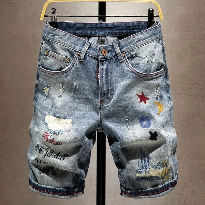 2025 Summer New Fashion Trend Printed Straight Tube Ripped Denim Shorts Men's Casual Loose Sports High Quality Stretch Pants
2025 Summer New Fashion Trend Printed Straight Tube Ripped Denim Shorts Men's Casual Loose Sports High Quality Stretch Pants