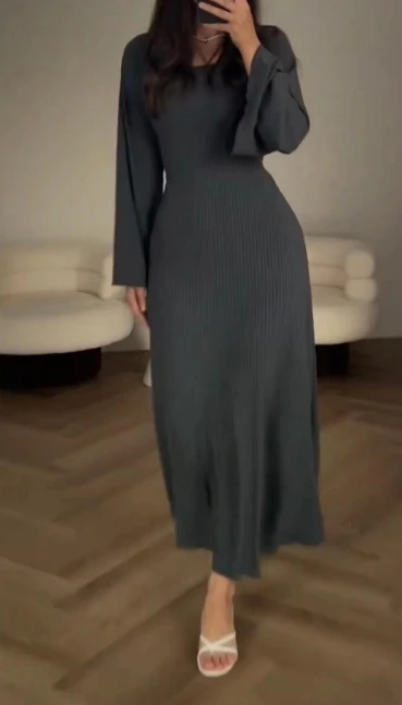 Temperament Commuting Casual Versatile Women's A-Line Dress Long Sleeved Slit Loose Casual Professional Dress
Temperament Commuting Casual Versatile Women's A-Line Dress Long Sleeved Slit Loose Casual Professional Dress
