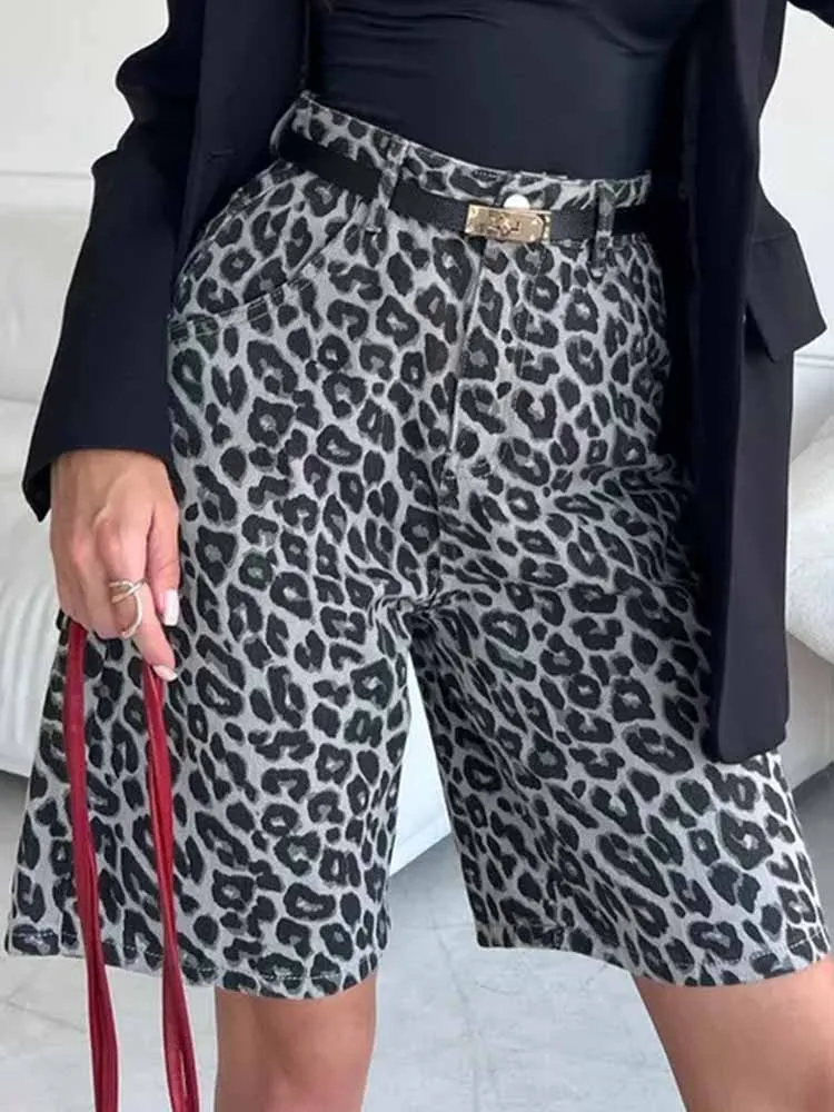BKQU Retro Casual Leopard Print Knee Length Pants Women's Cotton Fashion Loose Commuting High Waist Pocket Straight Pants 2025
BKQU Retro Casual Leopard Print Knee Length Pants Women's Cotton Fashion Loose Commuting High Waist Pocket Straight Pants 2025