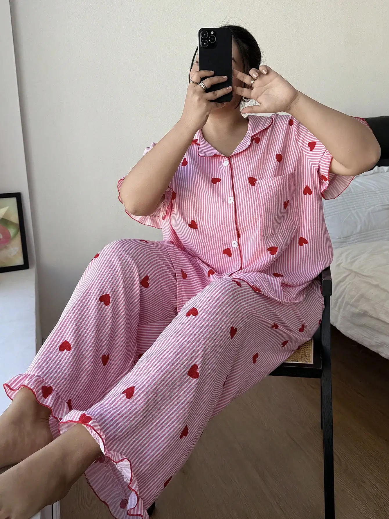 Women's Pink Striped Heart Print Ruffled Lapel Pajama Set
Women's Pink Striped Heart Print Ruffled Lapel Pajama Set