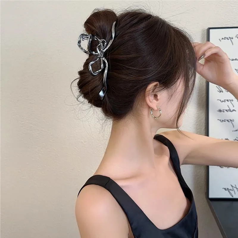An irregular metal bow hair clip - anti slip and strong grip, suitable for women's hair clips, fashionable hair accessories
An irregular metal bow hair clip - anti slip and strong grip, suitable for women's hair clips, fashionable hair accessories