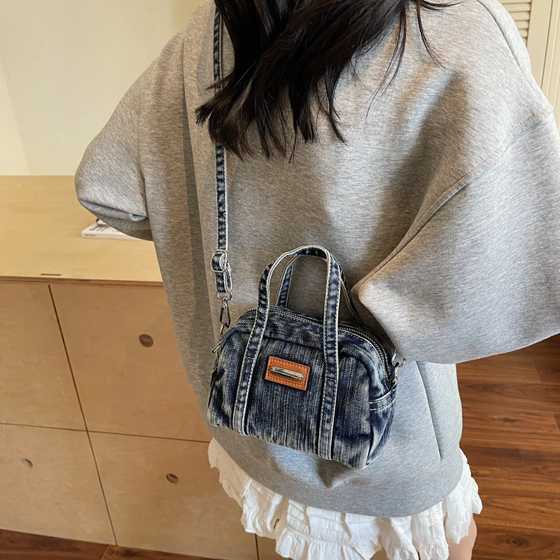 Осень 2024, новые сумки через плечо и через плечо, классические универсальные сумки в стиле ретро, супер крутые женские сумки большой вместимости 
Осень 2024, новые сумки через плечо и через плечо, классические универсальные сумки в стиле ретро, супер крутые женские сумки большой вместимости