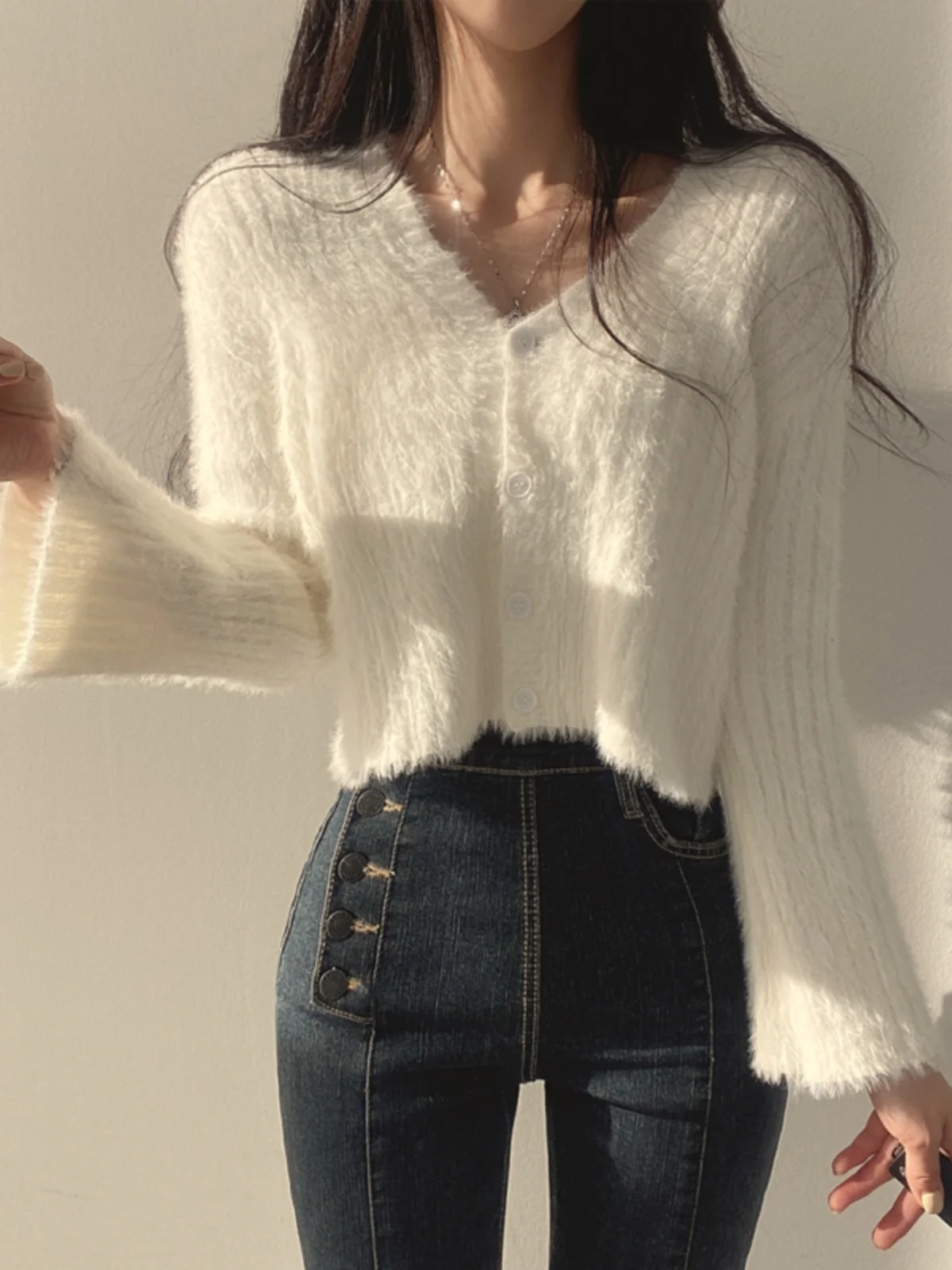 Chic Short Sleeve Bell Sleeve Open Cardigan Knitted Jacket Women's Autumn Winter V Neck Single Button Sweater Korean Style Sl...
Chic Short Sleeve Bell Sleeve Open Cardigan Knitted Jacket Women's Autumn Winter V Neck Single Button Sweater Korean Style Sl...