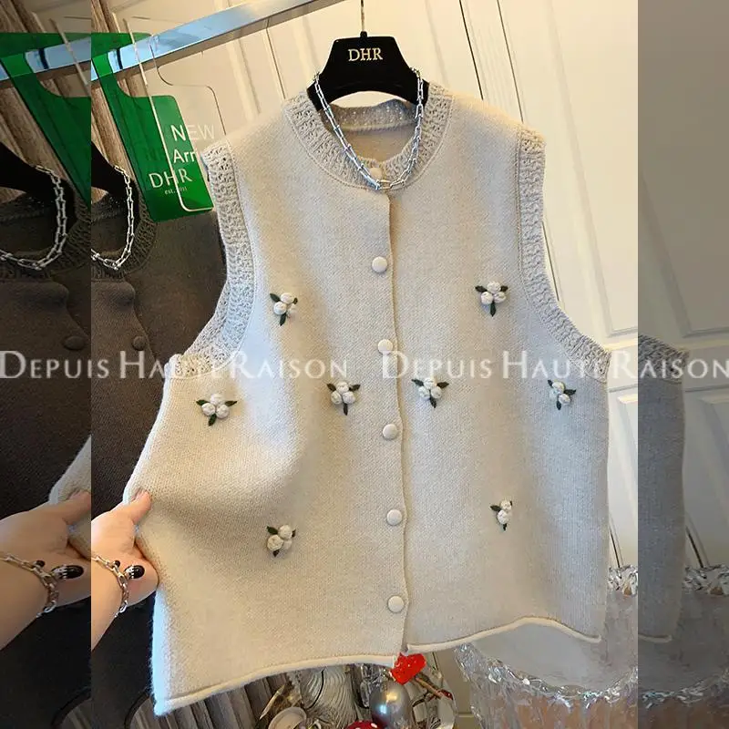 50kg-70kg Loose temperament retro flower knitted sweater vest loose sleeveless cardigan top for women in spring and autumn
50kg-70kg Loose temperament retro flower knitted sweater vest loose sleeveless cardigan top for women in spring and autumn