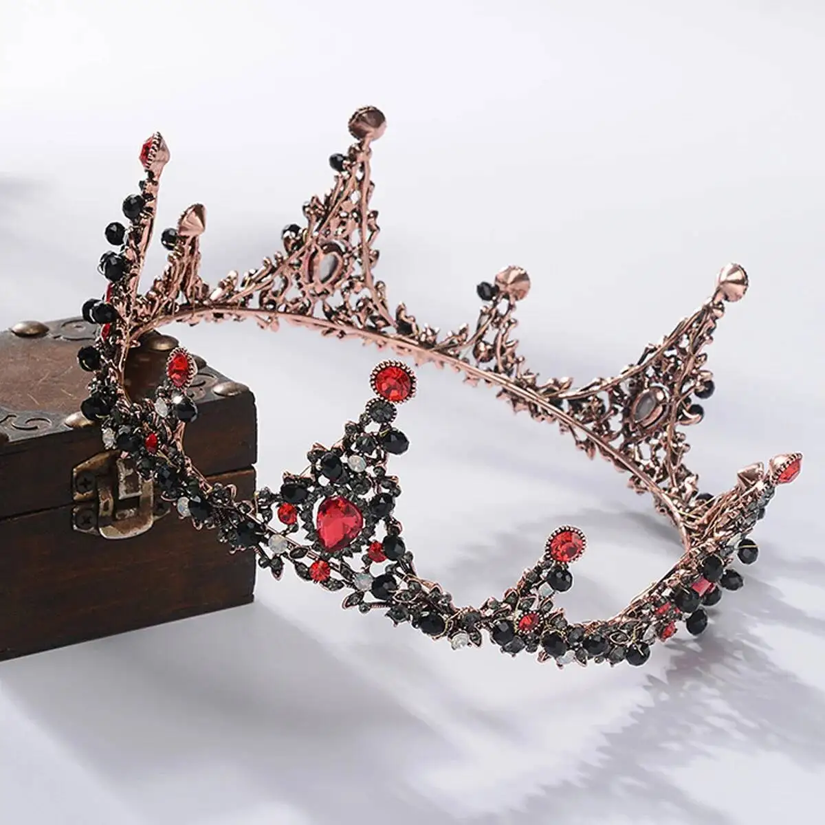Свадебные головные уборы черного цвета, женские бальные короны, хрустальные диадемы и короны в стиле барокко, свадебные аксессуары для волос, ювелирные изделия
Свадебные головные уборы черного цвета, женские бальные короны, хрустальные диадемы и короны в стиле барокко, свадебные аксессуары для волос, ювелирные изделия