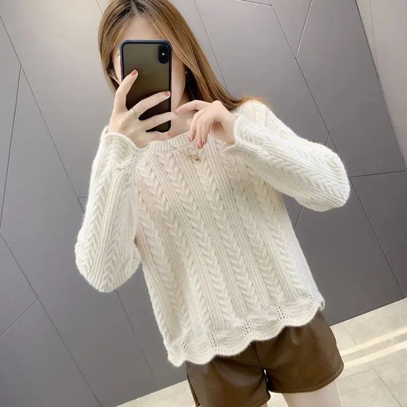Autumn and Winter New Collection Japanese Retro Western Style Round Neck Lazy Knitted Shirt High End Loose Knitted Shirt Short
Autumn and Winter New Collection Japanese Retro Western Style Round Neck Lazy Knitted Shirt High End Loose Knitted Shirt Short