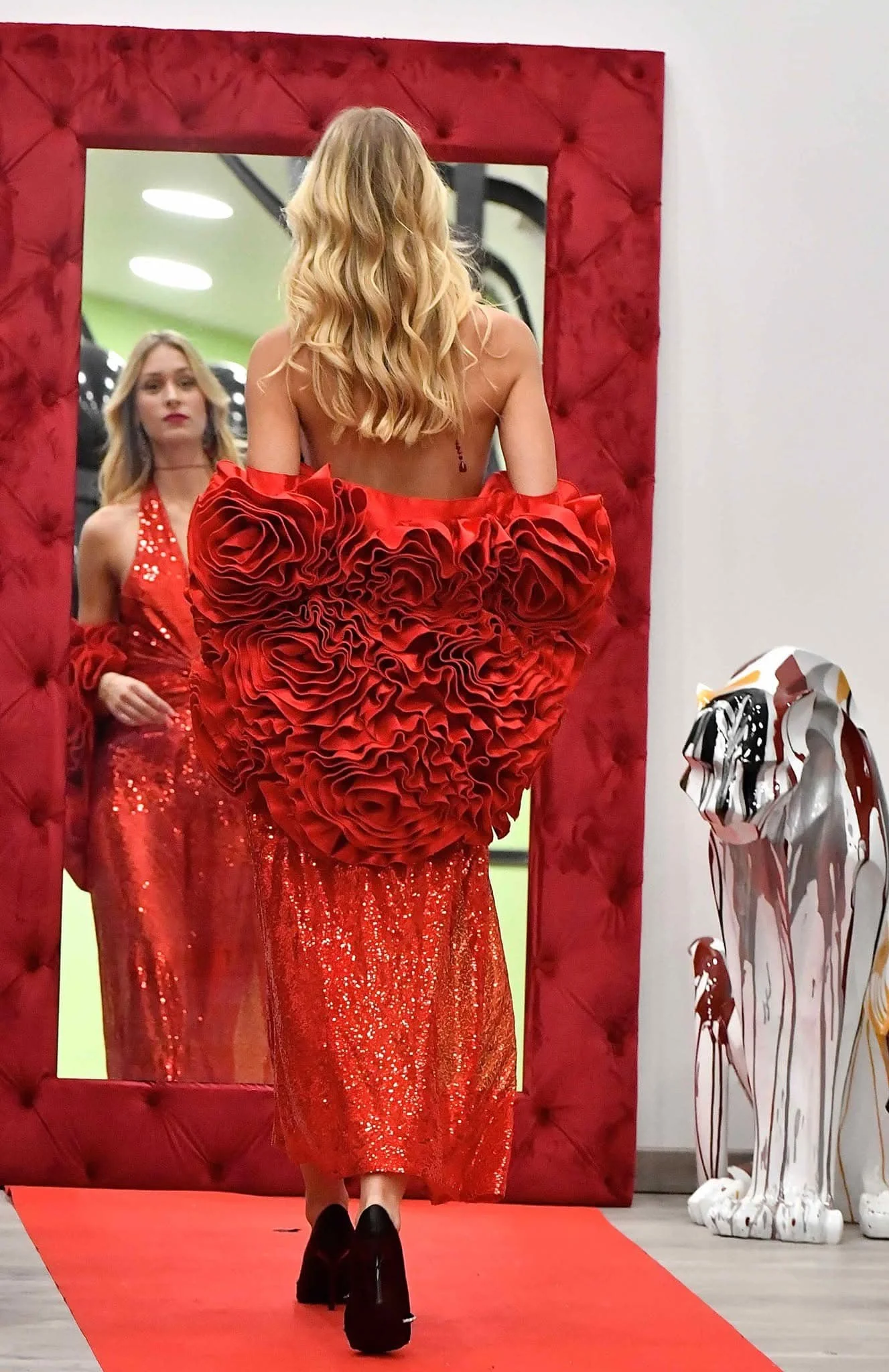 Eye Catching Pretty Red Flower Women Jackets Wedding Jacket Bridal Cape 3D Handmade Flower Female Formal Jacket Outerwear Coats
Eye Catching Pretty Red Flower Women Jackets Wedding Jacket Bridal Cape 3D Handmade Flower Female Formal Jacket Outerwear Coats