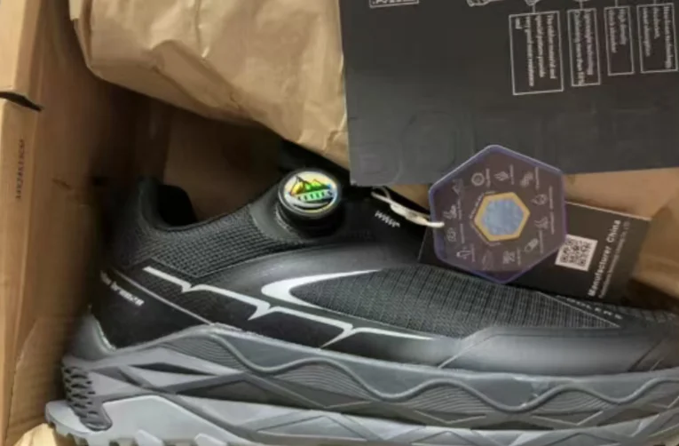 Unisex table tennis shoes, indoor court shoes, durable badminton training sports shoes for men
Unisex table tennis shoes, indoor court shoes, durable badminton training sports shoes for men