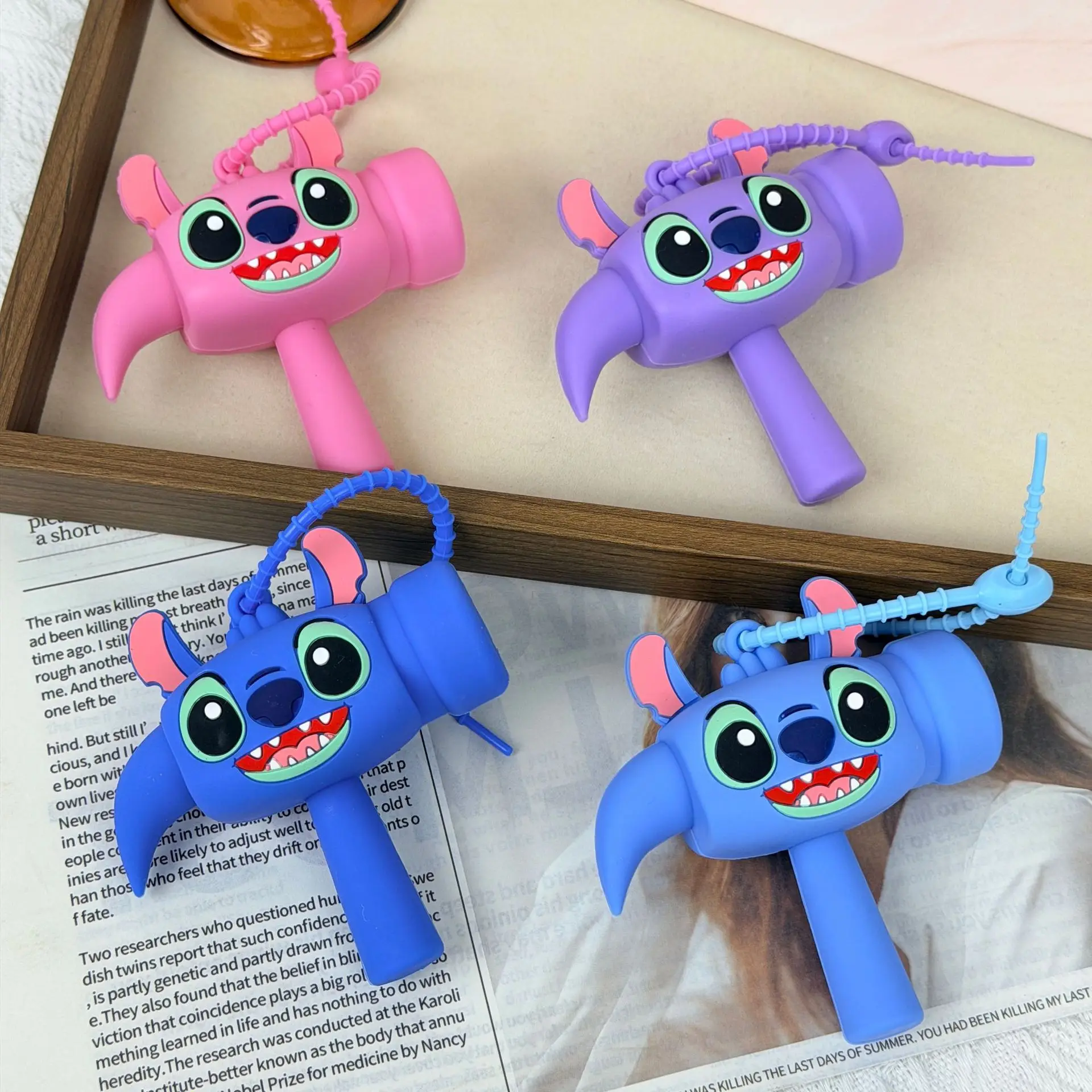 Брелок-подвеска Shi Dizai: забавный антистресс, издающий звуковой сигнал, аксессуар для сумки, подарок.
Брелок-подвеска Shi Dizai: забавный антистресс, издающий звуковой сигнал, аксессуар для сумки, подарок.