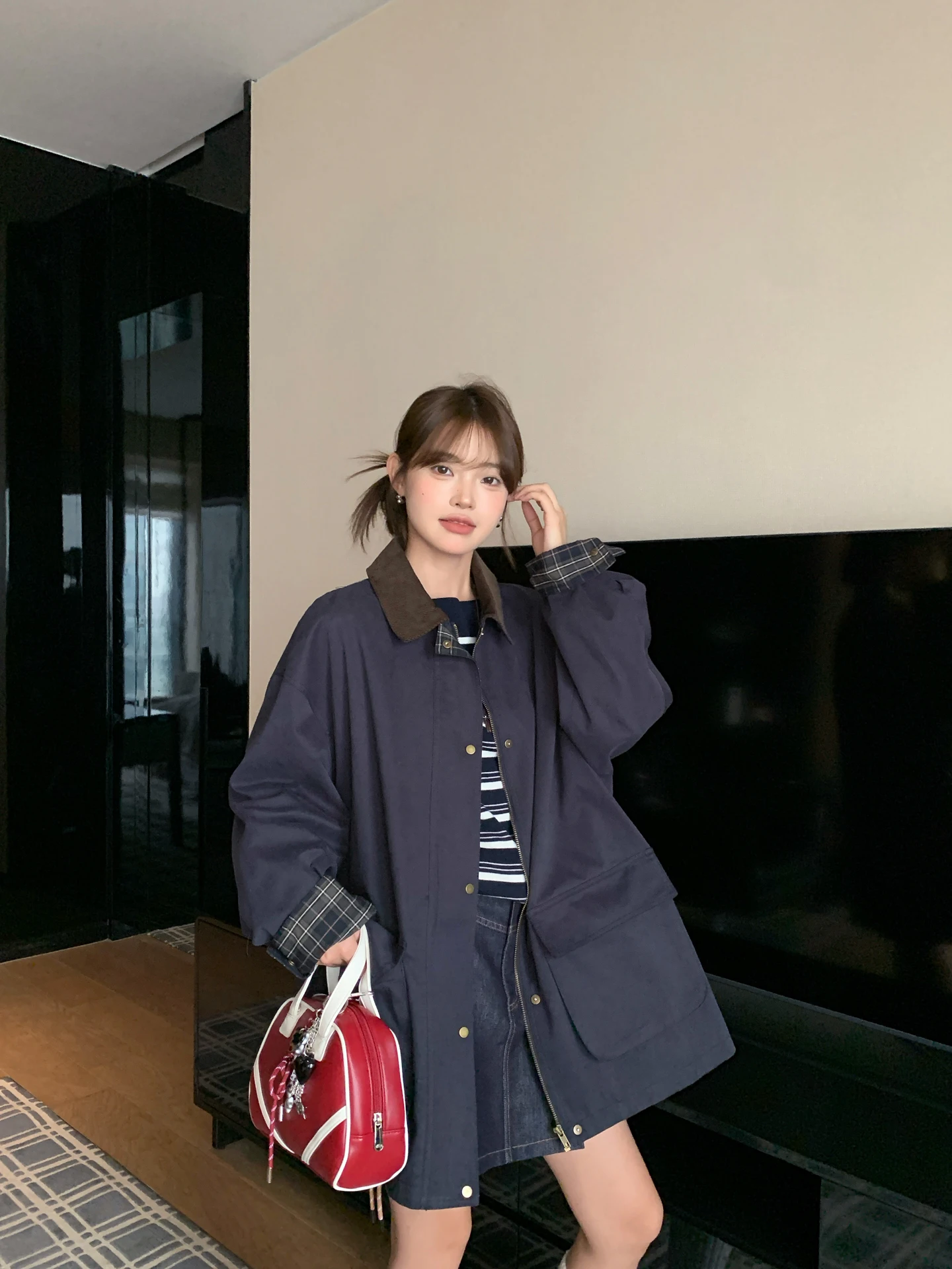 Женская рабочая одежда в американском стиле в клетку в стиле ретро, осень 2024, новое повседневное пальто средней длины для бойфренда, корейская версия L...
Женская рабочая одежда в американском стиле в клетку в стиле ретро, осень 2024, новое повседневное пальто средней длины для бойфренда, корейская версия L...