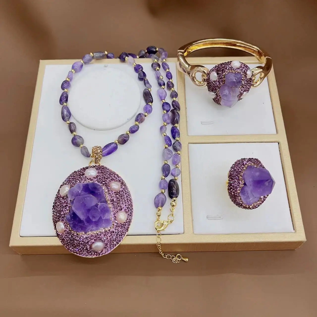 Ore natural amethyst raw jewelry set luxury cross-border popular stone original pendant necklace ring bracelet
Ore natural amethyst raw jewelry set luxury cross-border popular stone original pendant necklace ring bracelet
