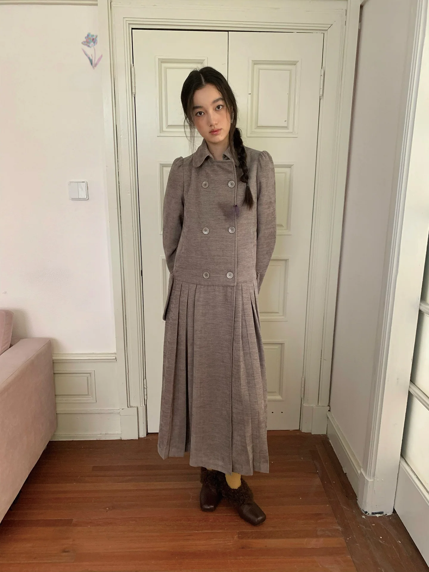 Длинное двубортное пальто Ele Long из хлопка и полиэстера с плиссировкой для молодых женщин
Длинное двубортное пальто Ele Long из хлопка и полиэстера с плиссировкой для молодых женщин