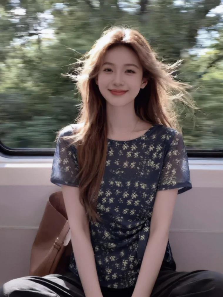 Summer New Sweet Thin Mesh T-shirt Women's round Neck Short Sleeve Floral Print Self-Keeping Style Korean Version Straight Cut
Summer New Sweet Thin Mesh T-shirt Women's round Neck Short Sleeve Floral Print Self-Keeping Style Korean Version Straight Cut