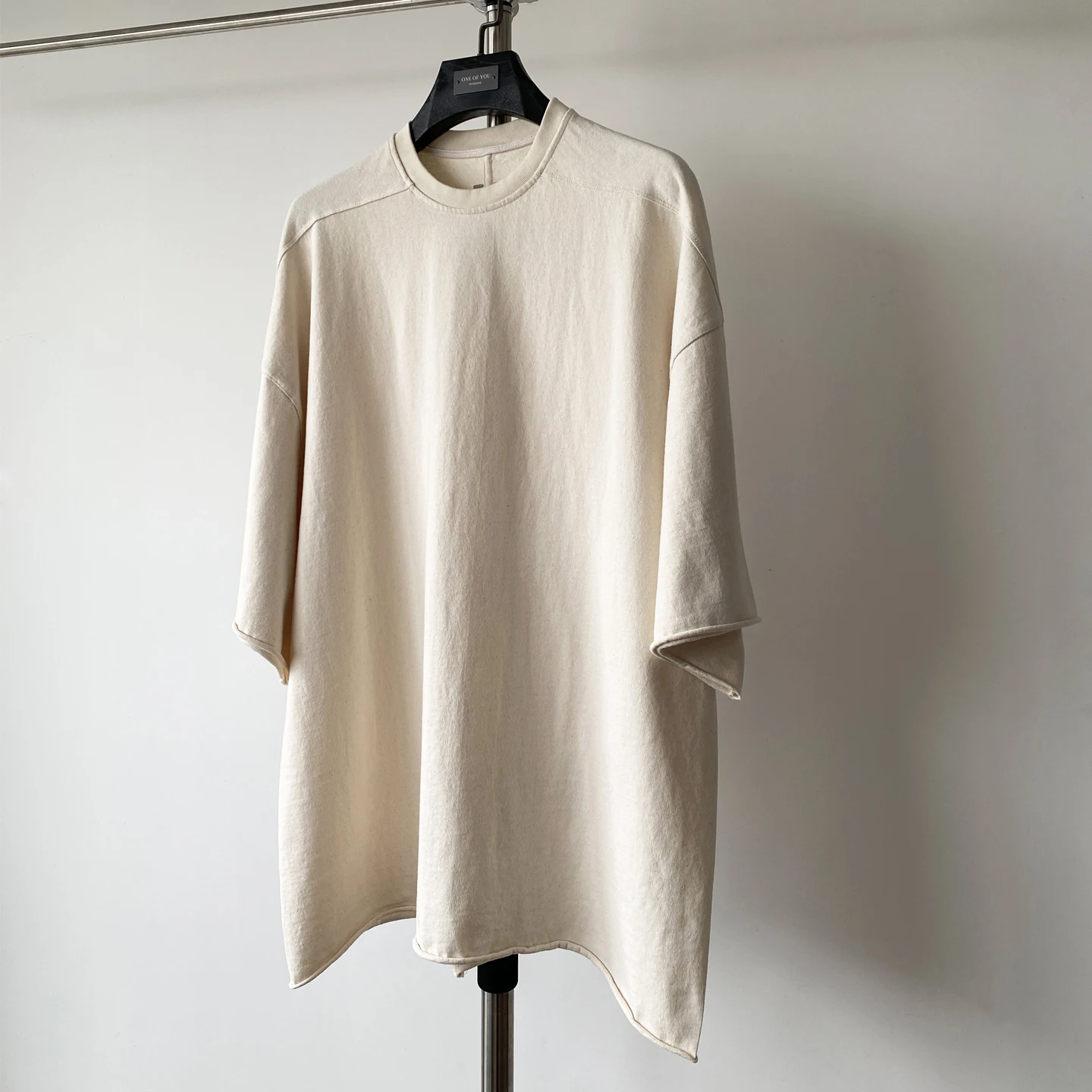 Мужская футболка оверсайз свободного кроя с коротким рукавом, дышащая, из чистого хлопка, с круглым вырезом, в стиле Pioneer.
Мужская футболка оверсайз свободного кроя с коротким рукавом, дышащая, из чистого хлопка, с круглым вырезом, в стиле Pioneer.