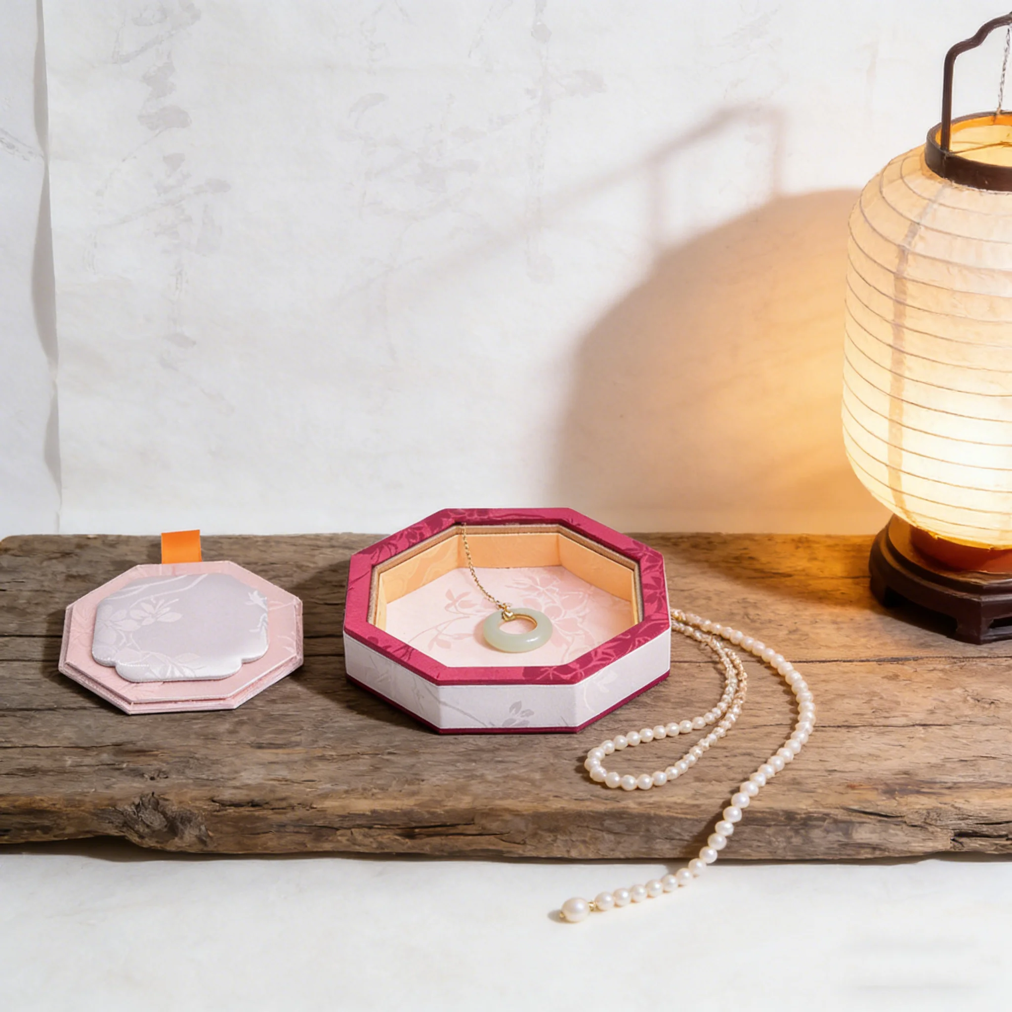 Креативный лоток для ювелирных изделий с крышкой, пыленепроницаемая коробка для хранения браслетов и витрина, органайзер в античном стиле для нефритовых украшений и
Креативный лоток для ювелирных изделий с крышкой, пыленепроницаемая коробка для хранения браслетов и витрина, органайзер в античном стиле для нефритовых украшений и