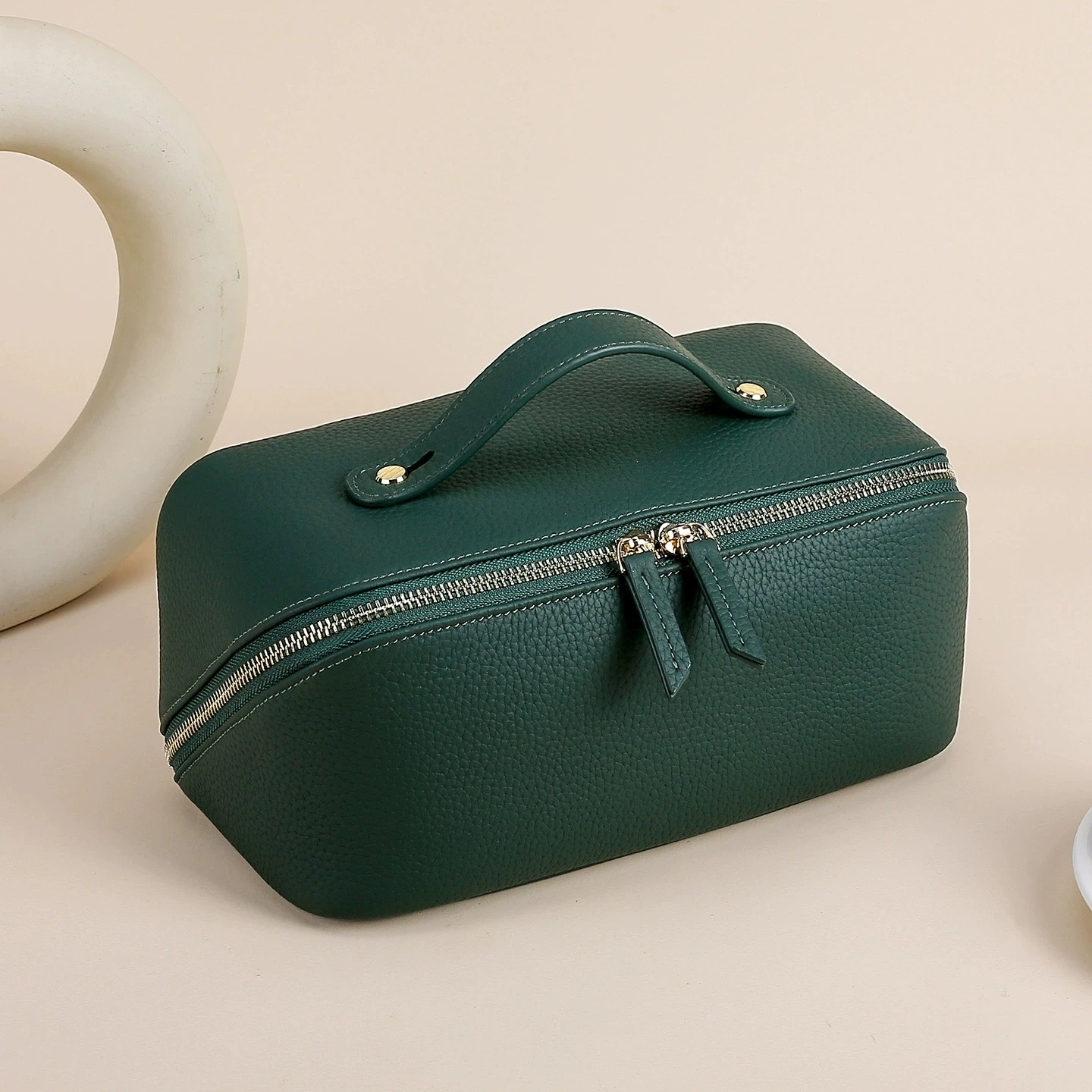 Large Capacity Genuine Leather Cosmetic Bag for Woman or Girl Real Cow Leather Make Up Bag
Large Capacity Genuine Leather Cosmetic Bag for Woman or Girl Real Cow Leather Make Up Bag