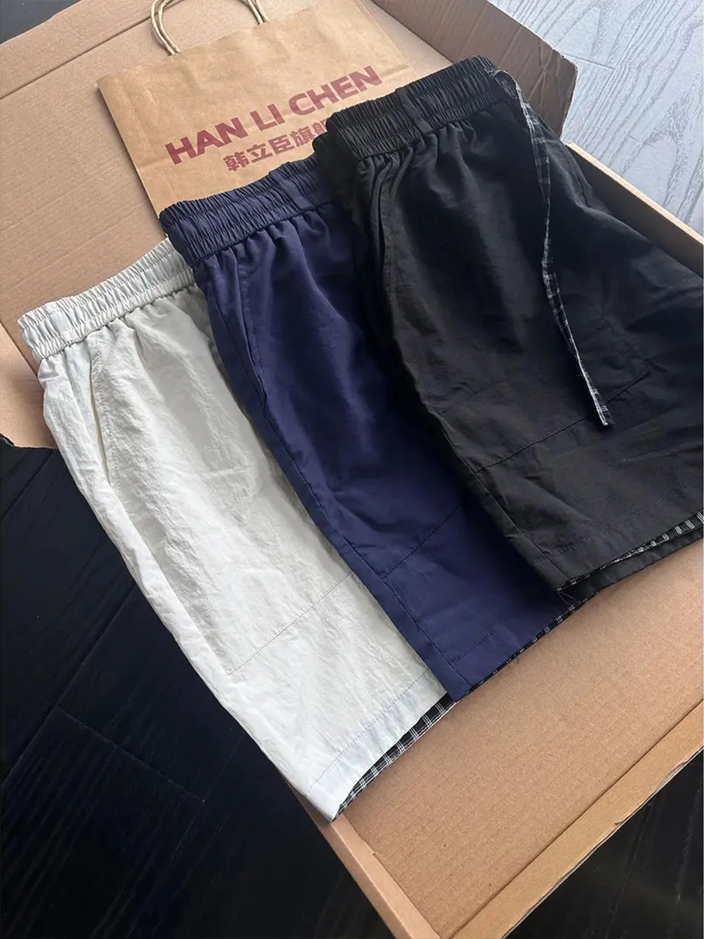 Quick Dry Men's Summer Thin Breathable Contrast Color Checkered Shorts Casual Loose Wide Leg Five-Quarter Length Pants
Quick Dry Men's Summer Thin Breathable Contrast Color Checkered Shorts Casual Loose Wide Leg Five-Quarter Length Pants
