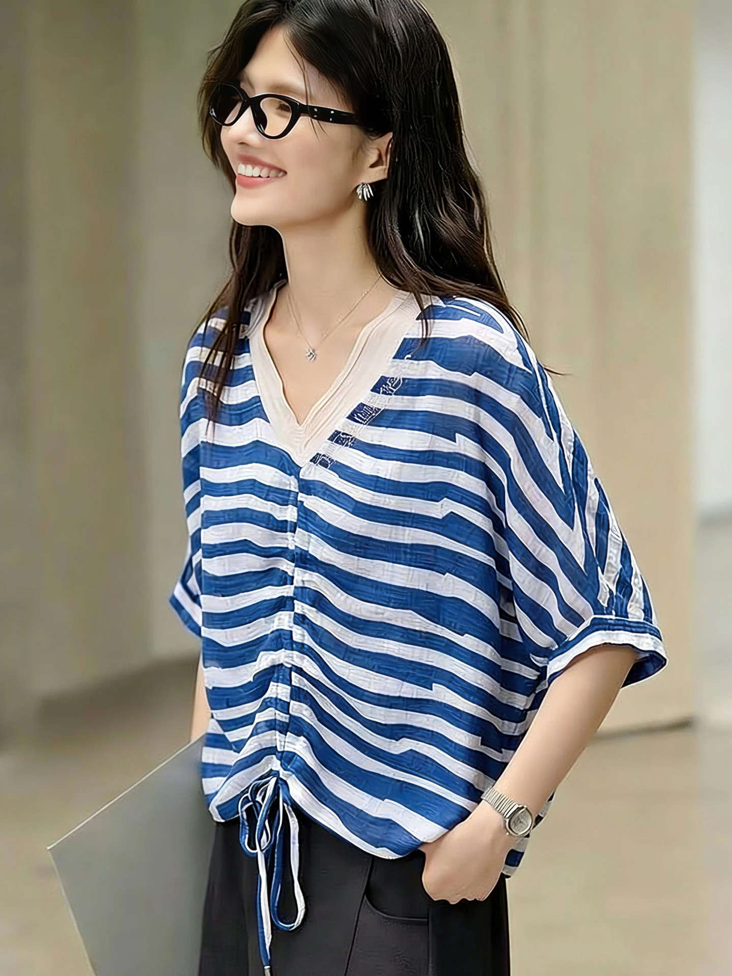 Lightweight Short Sleeve T-Shirt with Drawstring V-Neck Striped Design Spring Summer Loose Fit Slimming Beautiful Top for Women
Lightweight Short Sleeve T-Shirt with Drawstring V-Neck Striped Design Spring Summer Loose Fit Slimming Beautiful Top for Women
