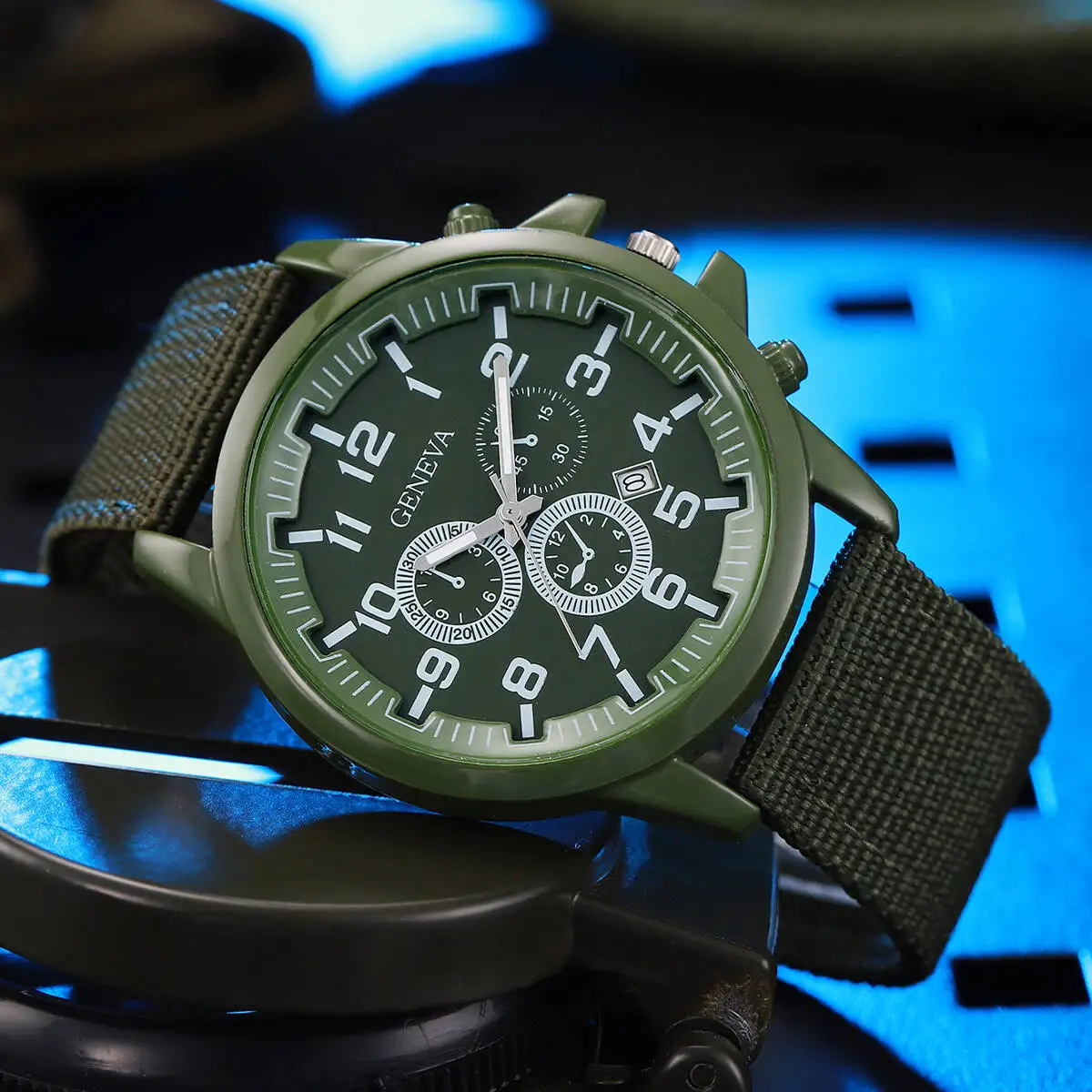 Модные мужские часы, роскошные военные спортивные часы с календарем, кварцевые наручные часы, мужские повседневные нейлоновые часы Reloj Hombre
Модные мужские часы, роскошные военные спортивные часы с календарем, кварцевые наручные часы, мужские повседневные нейлоновые часы Reloj Hombre