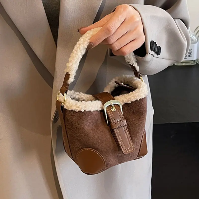 JIAERDI Retro Lambswool Handheld Bucket Bag Women Matte Plush Shoulder Bag Ladies Exquisite Mini Compact Crossbody Bag Chic 2025
JIAERDI Retro Lambswool Handheld Bucket Bag Women Matte Plush Shoulder Bag Ladies Exquisite Mini Compact Crossbody Bag Chic 2025