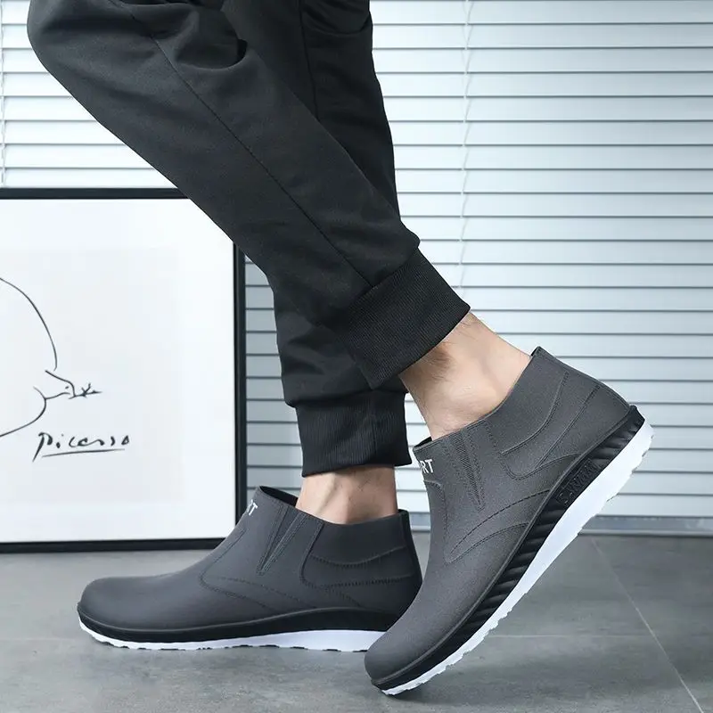 Летние низкие водонепроницаемые рабочие короткие мужские туфли на мягкой подошве, удобные новые резиновые сапоги из ПВХ, непромокаемые сапоги для мужчин на дождливый день
Летние низкие водонепроницаемые рабочие короткие мужские туфли на мягкой подошве, удобные новые резиновые сапоги из ПВХ, непромокаемые сапоги для мужчин на дождливый день