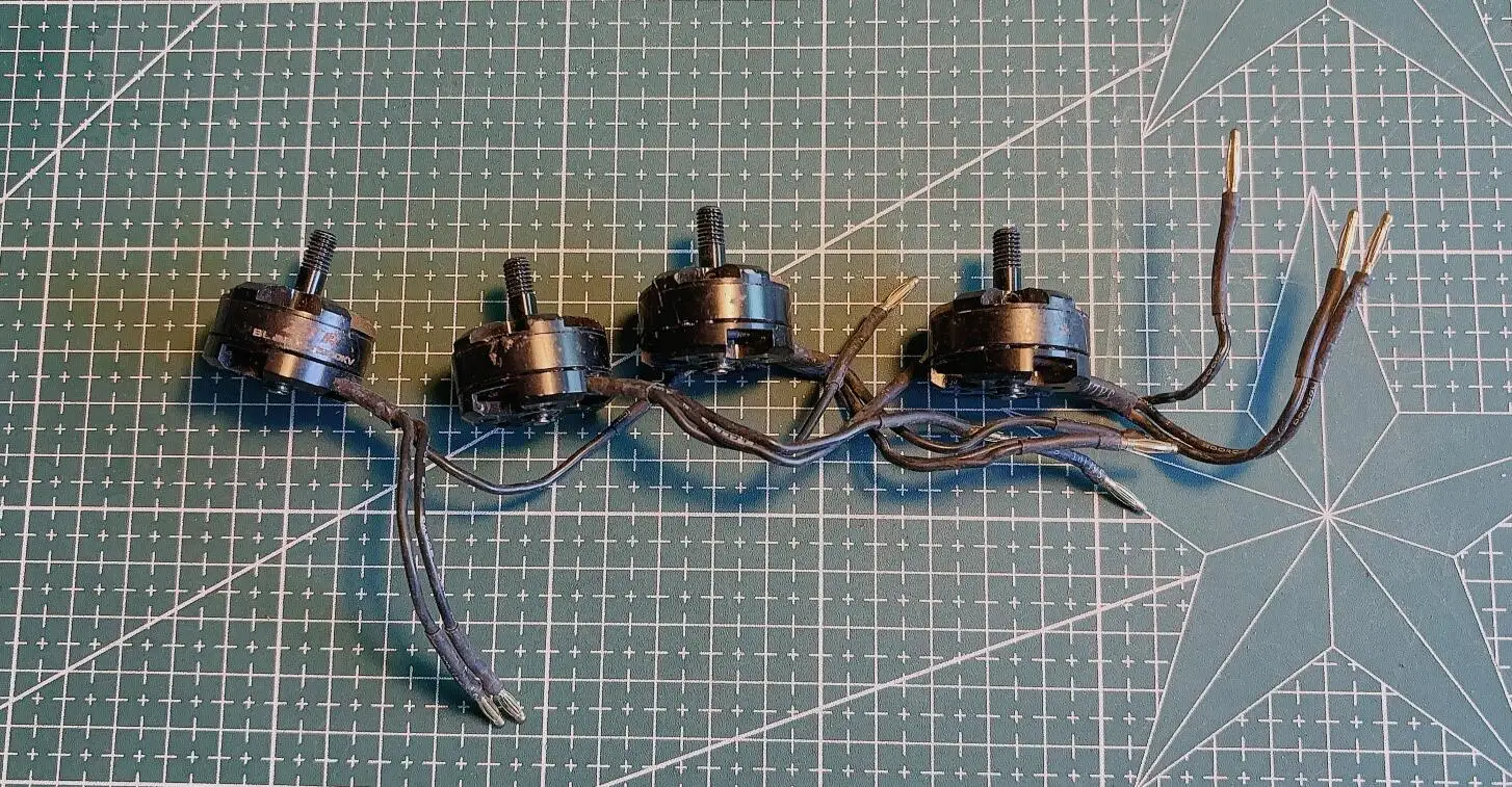 4 шт. Multistar Elite 2204-2300KV многороторный высококачественный бесщеточный двигатель 22 мм для 3-4-дюймового радиоуправляемого дрона
4 шт. Multistar Elite 2204-2300KV многороторный высококачественный бесщеточный двигатель 22 мм для 3-4-дюймового радиоуправляемого дрона