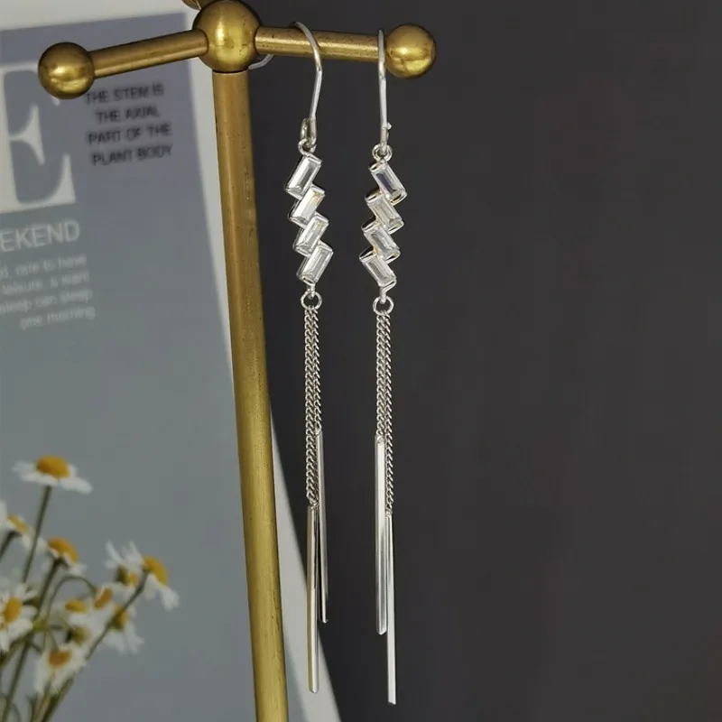 S925 silver earrings, whole body Tremella decoration, geometric irregular zircon-inlaid earringssimple temperamentfringed women
S925 silver earrings, whole body Tremella decoration, geometric irregular zircon-inlaid earringssimple temperamentfringed women