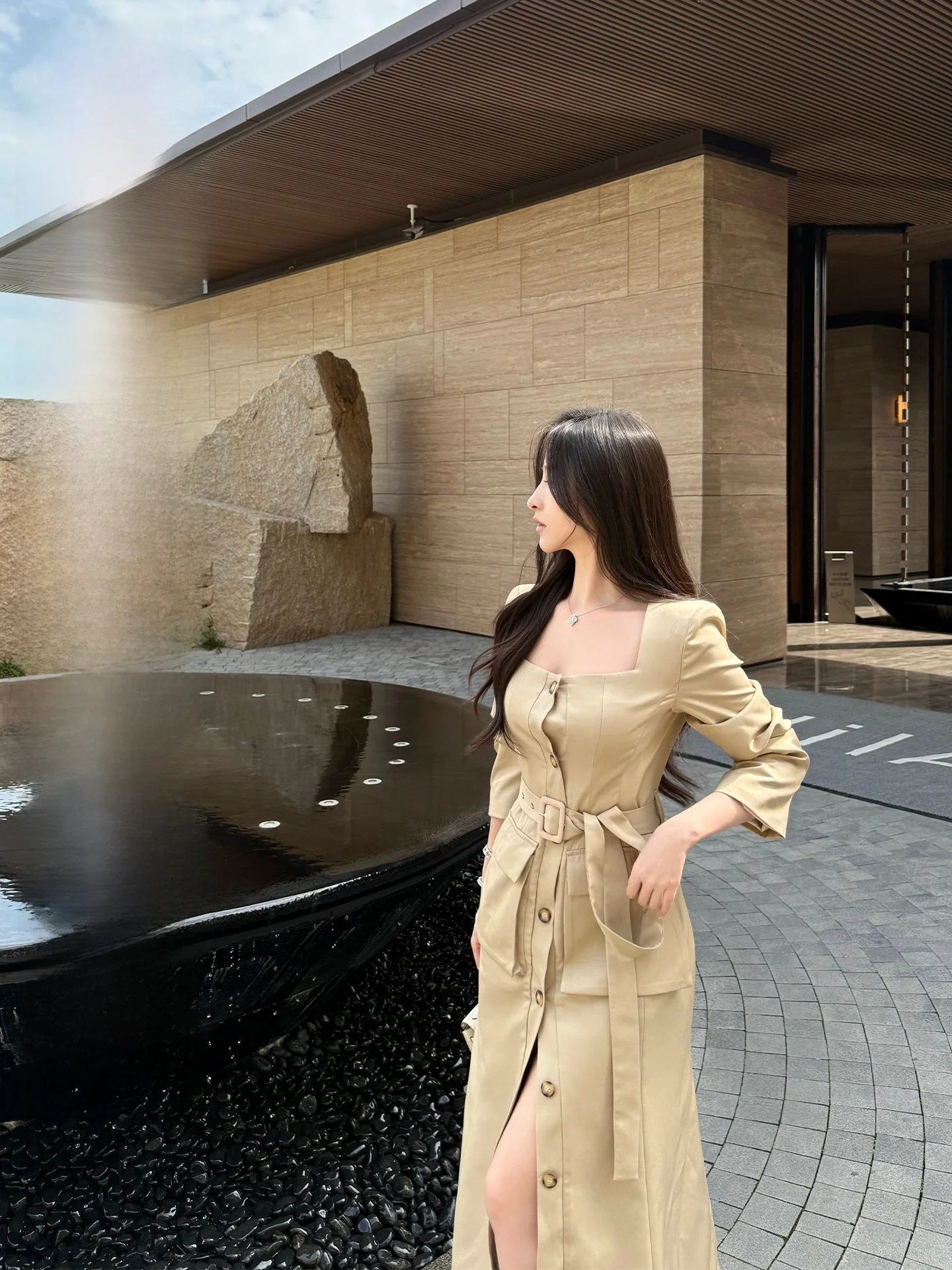 Kaki Long Waist-Cinching Coat for Women Square Collar Spring Autumn Fashion High-End Feelings Ladies' Windbreaker Jacket
Kaki Long Waist-Cinching Coat for Women Square Collar Spring Autumn Fashion High-End Feelings Ladies' Windbreaker Jacket