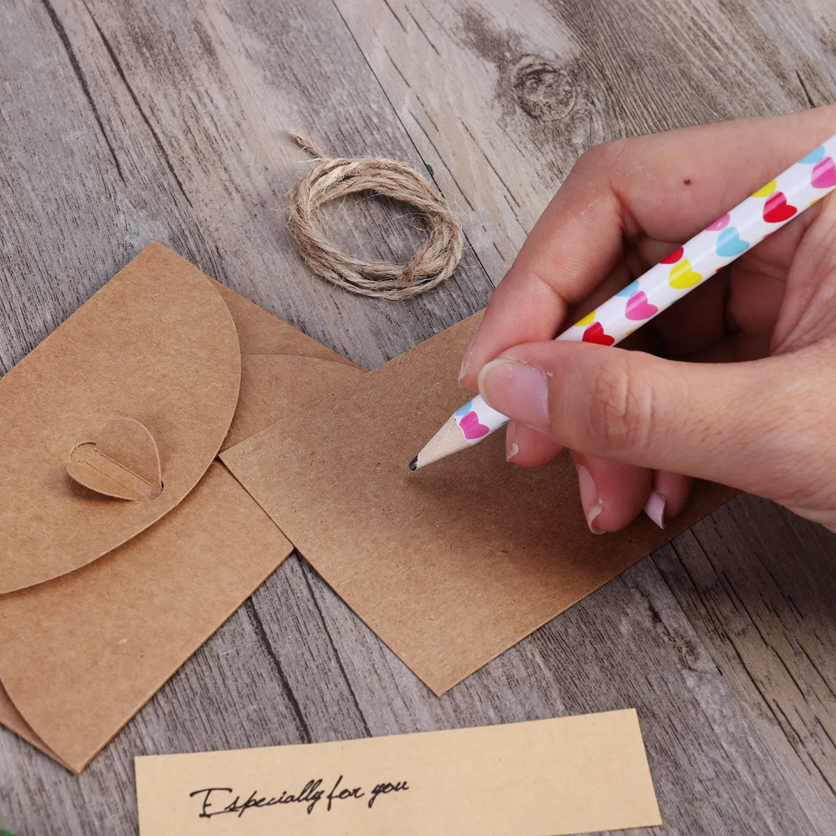 10Pcs Vintage Kraft Paper Dry Flower Greeting Cards Elegant Rose Embellished Thick Wear-Resistant for New Year Christmas
10Pcs Vintage Kraft Paper Dry Flower Greeting Cards Elegant Rose Embellished Thick Wear-Resistant for New Year Christmas