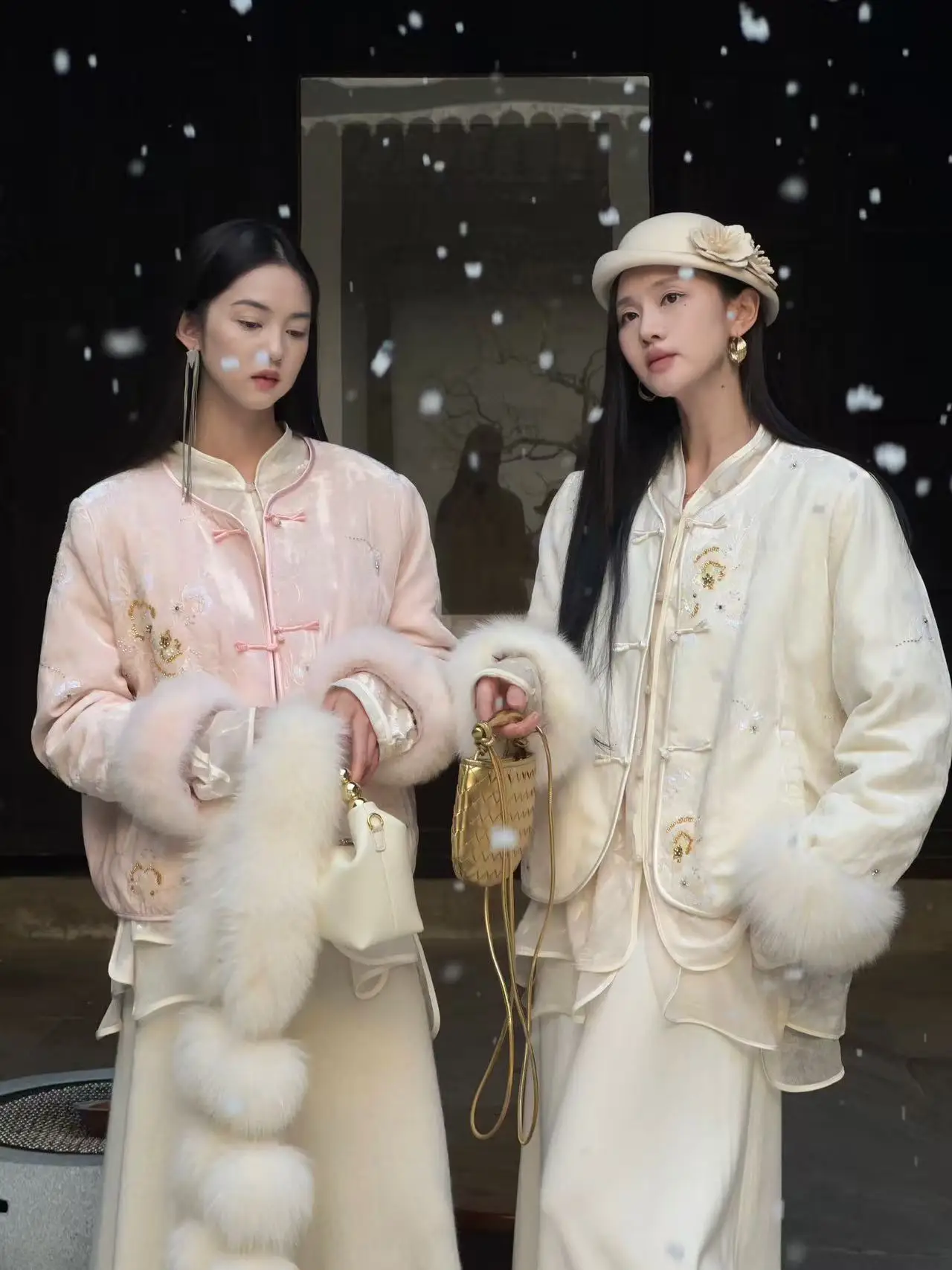 New Chinese Sle Embroidered Real Fur down Jaet Women's Long Sve Stand Collar Du down Puffer Coat Ele Ladywear
New Chinese Sle Embroidered Real Fur down Jaet Women's Long Sve Stand Collar Du down Puffer Coat Ele Ladywear