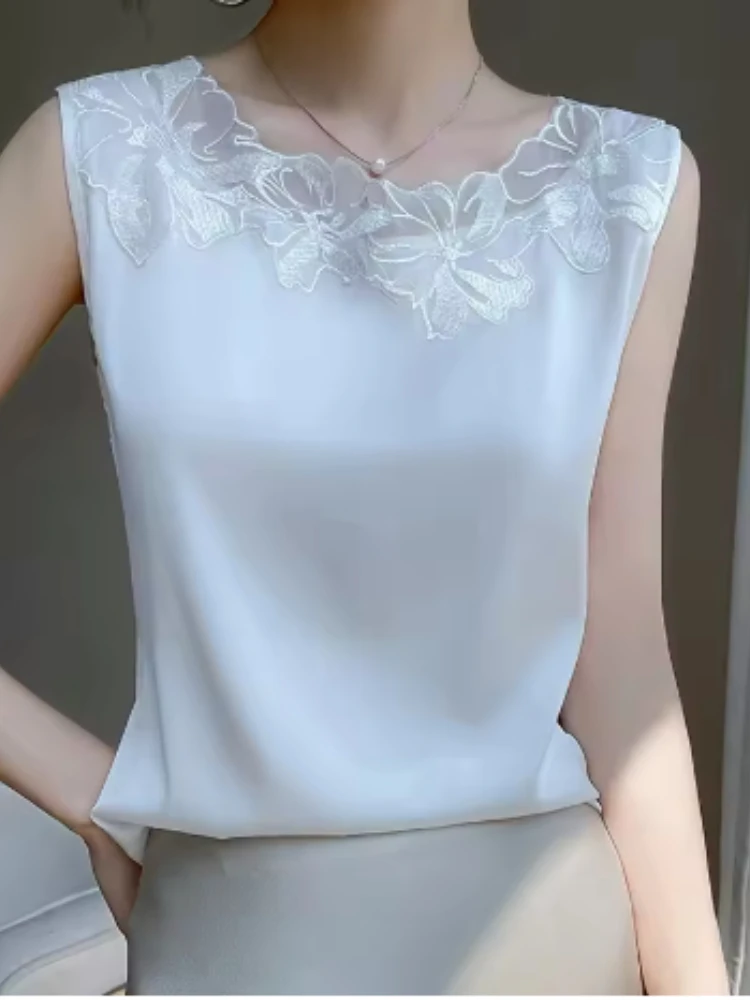 Ladies Blouse 2025 Elegant French Silk Vest Women's Inner Wear Short Strap Satin Top Base Layer Summer New Style Crew Neck
Ladies Blouse 2025 Elegant French Silk Vest Women's Inner Wear Short Strap Satin Top Base Layer Summer New Style Crew Neck