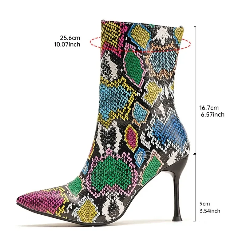 Высокие сапоги с острым носком в европейском и американском стиле. Женские осенние сапоги до середины бедра на шпильке со змеиным узором на высоком каблуке. 
Высокие сапоги с острым носком в европейском и американском стиле. Женские осенние сапоги до середины бедра на шпильке со змеиным узором на высоком каблуке.