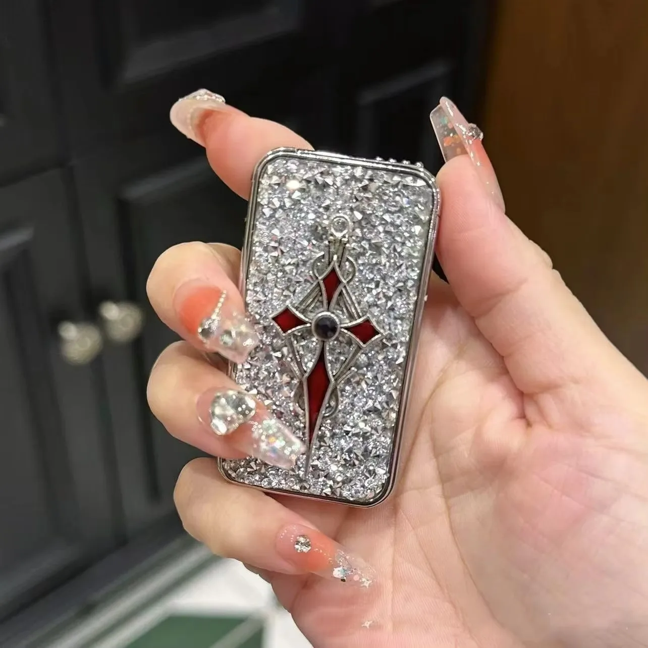 Personalized and Creative Full Diamond Light Luxury Gas Lighter Red Windproof Torch Handmade High Beauty Women's Portable Gift
Personalized and Creative Full Diamond Light Luxury Gas Lighter Red Windproof Torch Handmade High Beauty Women's Portable Gift