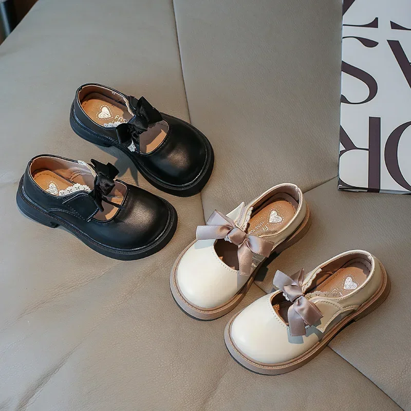 Girls' Princess Shoes 2024 New British Style Soft Sole Little Leather Shoes Kids Versatile Flat Shoes for Party Wedding Elegant
Girls' Princess Shoes 2024 New British Style Soft Sole Little Leather Shoes Kids Versatile Flat Shoes for Party Wedding Elegant