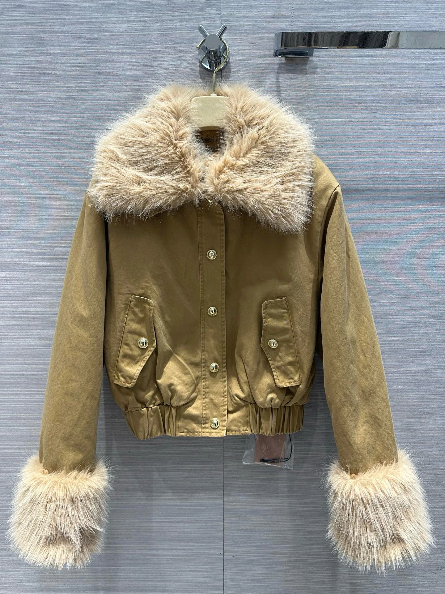 EVACANDIS Women Fox Fur Collar Cotton Padded Jacket Coat New Autumn Winter Solid Sweet High Quality Chic Casual Thick Outwear
EVACANDIS Women Fox Fur Collar Cotton Padded Jacket Coat New Autumn Winter Solid Sweet High Quality Chic Casual Thick Outwear