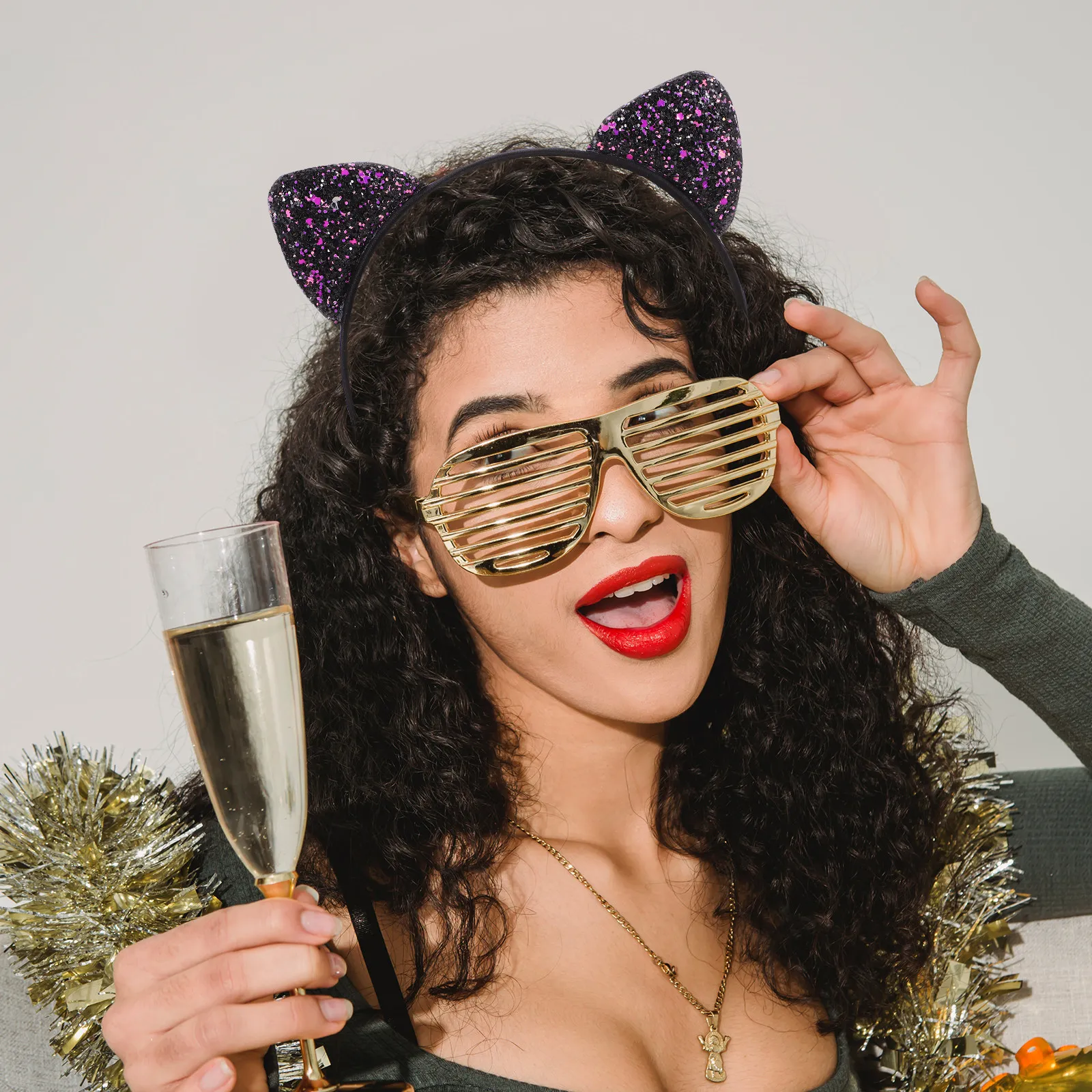 6Pcs Cat Ears Hairband for Girl Sequin Glitter Decorative Headband Cute Hair Accessories for Costume Party Cosplay Theme
6Pcs Cat Ears Hairband for Girl Sequin Glitter Decorative Headband Cute Hair Accessories for Costume Party Cosplay Theme