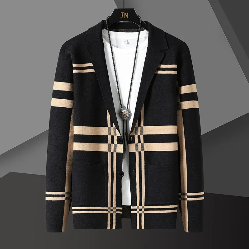 2025 Autumn Winter Men Knitted Cardigan Retro Striped Jacquard Lapel Casual Sweater Coats Business Social Sweatercoat Jackets
2025 Autumn Winter Men Knitted Cardigan Retro Striped Jacquard Lapel Casual Sweater Coats Business Social Sweatercoat Jackets
