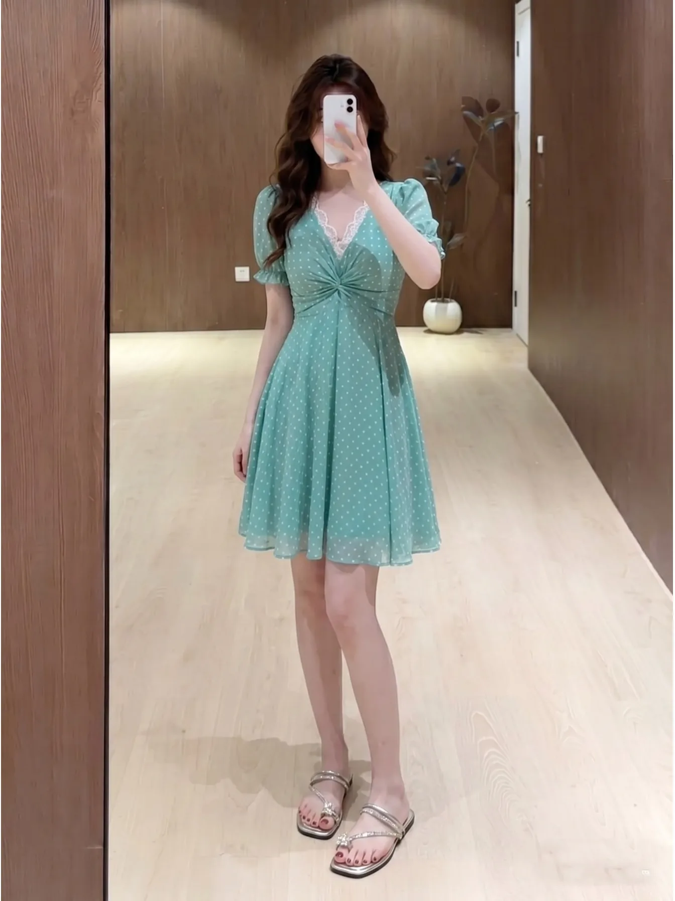 Slimming Vintage Green Polka Dot V-Neck plus Size Fashionable Lace Trim Waist Cinching Dress Breathable Short Sleeve A-Line S...
Slimming Vintage Green Polka Dot V-Neck plus Size Fashionable Lace Trim Waist Cinching Dress Breathable Short Sleeve A-Line S...