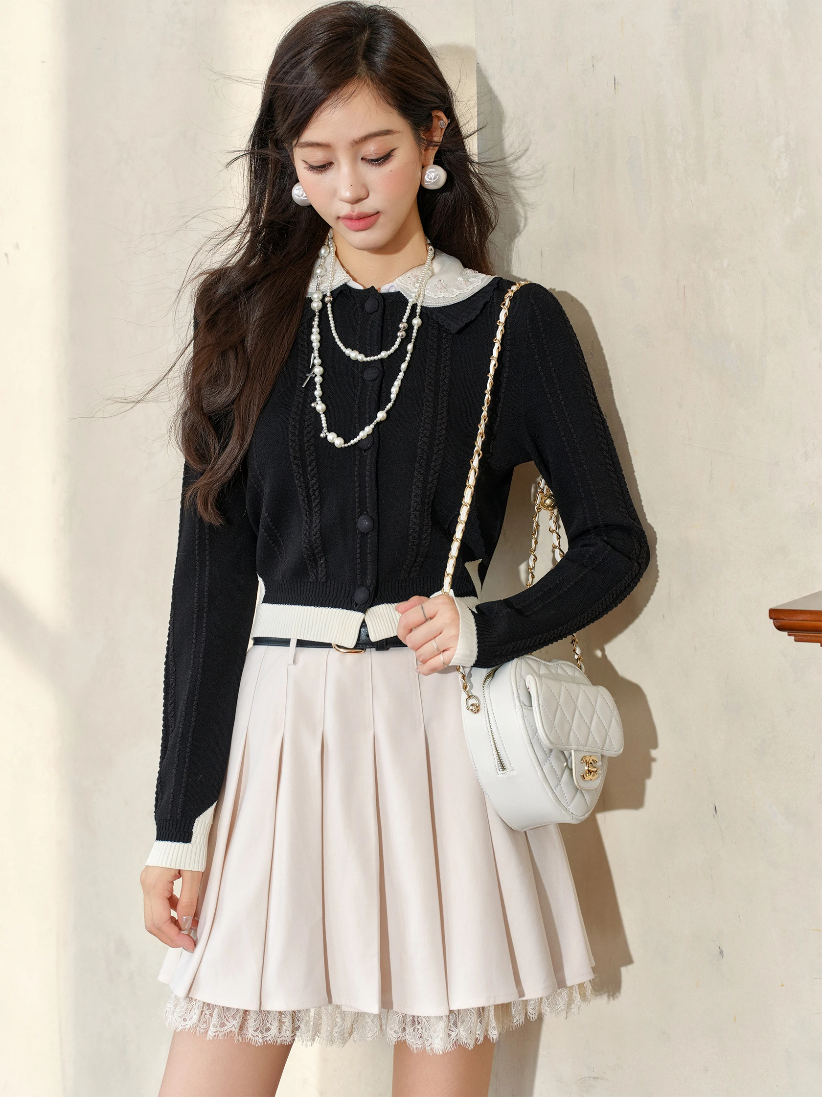 Classic Sle ort Knitted Cardigan with Patchwork Diamond Embellied Doll Collar Slimming Effect Bla White Two-Piece Top
Classic Sle ort Knitted Cardigan with Patchwork Diamond Embellied Doll Collar Slimming Effect Bla White Two-Piece Top