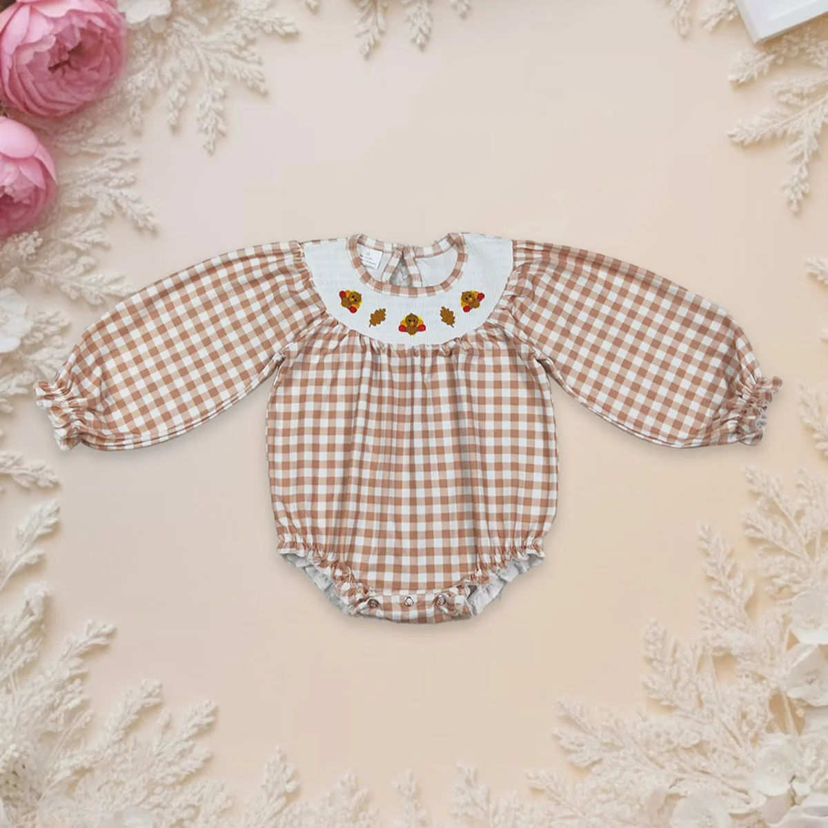 Комбинезон для новорожденных, комбинезон с пузырьками для маленьких девочек, цельный комбинезон с индейскими листьями и рюшами, детский комбинезон на День Благодарения, оптовая продажа
Комбинезон для новорожденных, комбинезон с пузырьками для маленьких девочек, цельный комбинезон с индейскими листьями и рюшами, детский комбинезон на День Благодарения, оптовая продажа