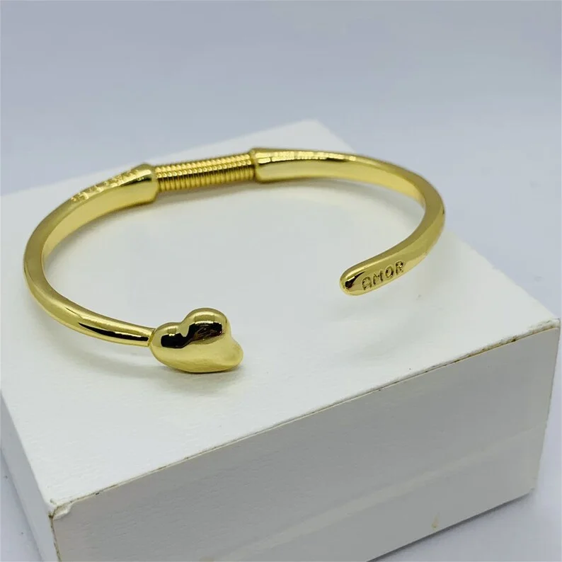 2024 New UNOde50 Best Selling High Quality Exquisite Fashion Bracelet in Europe and America Women's Romantic Jewelry Gift Bag
2024 New UNOde50 Best Selling High Quality Exquisite Fashion Bracelet in Europe and America Women's Romantic Jewelry Gift Bag