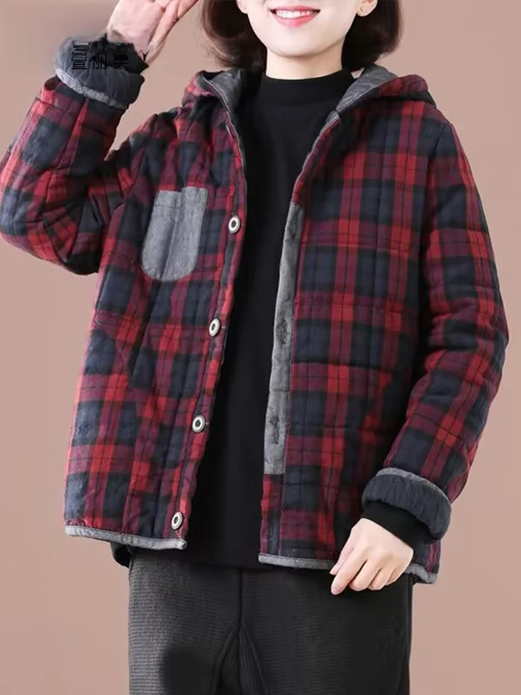 Женская зимняя хлопковая куртка в клетку с капюшоном в стиле ретро, новая свободная утягивающая теплая хлопковая верхняя одежда, уличная длинная одежда... 
Женская зимняя хлопковая куртка в клетку с капюшоном в стиле ретро, новая свободная утягивающая теплая хлопковая верхняя одежда, уличная длинная одежда...