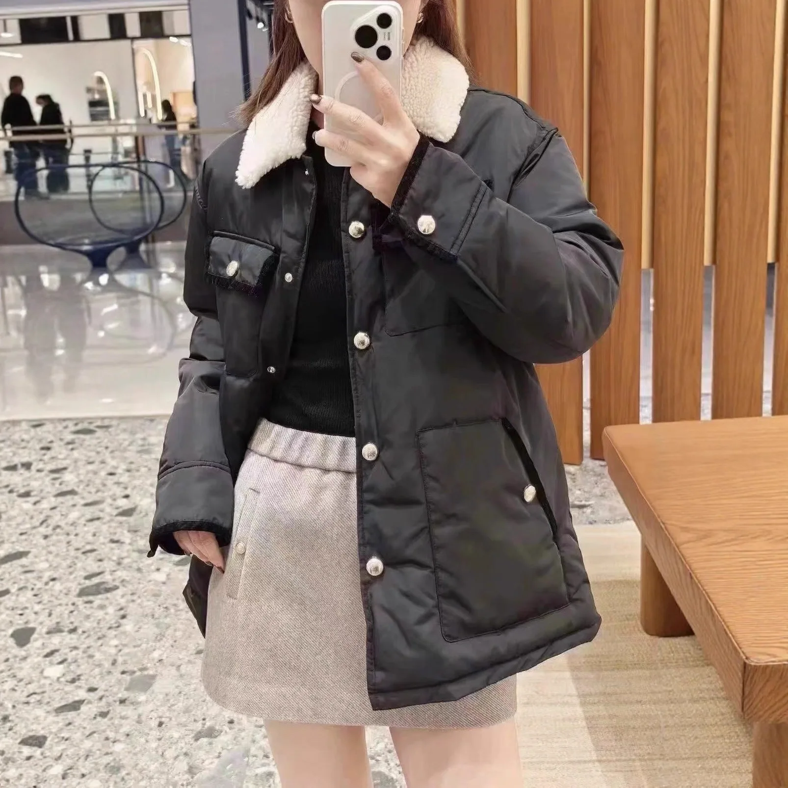 2023 осенне-зимнее женское пальто из овечьей кожи, однобортное пальто контрастного цвета, зимняя теплая одежда, хлопковая куртка средней длины
2023 осенне-зимнее женское пальто из овечьей кожи, однобортное пальто контрастного цвета, зимняя теплая одежда, хлопковая куртка средней длины