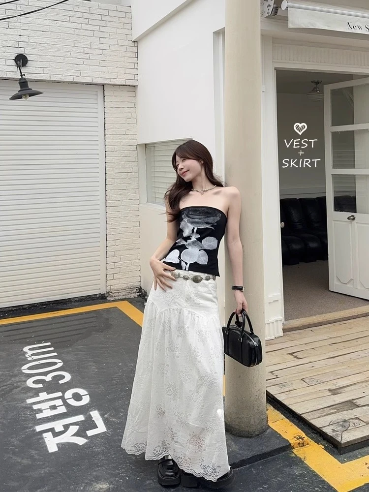 Spring/Autumn Sexy Spicy Girl Hand-Painted Rose High Elastic Strapless Vest + Lace Trim Mini Skirt Set Women's Fashion Set
Spring/Autumn Sexy Spicy Girl Hand-Painted Rose High Elastic Strapless Vest + Lace Trim Mini Skirt Set Women's Fashion Set