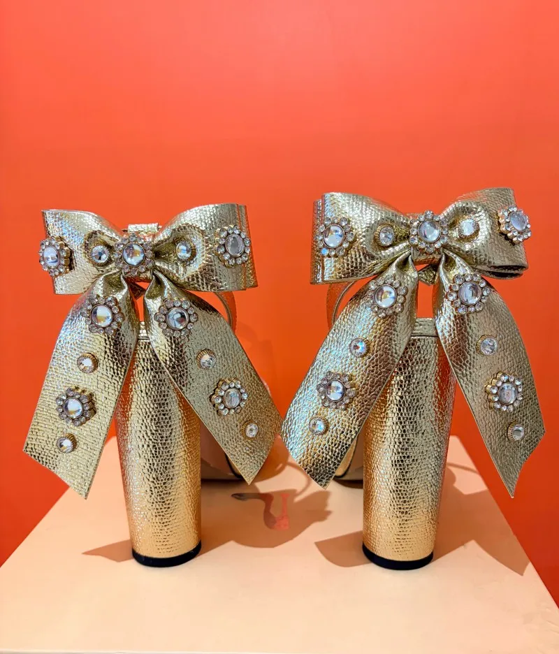 Square Headed Banquet Sandals 2027 New Rhinestone Thick 13 cm Heel High Heels 35-43 Leather Waterproof Platform Show Women Shoes
Square Headed Banquet Sandals 2027 New Rhinestone Thick 13 cm Heel High Heels 35-43 Leather Waterproof Platform Show Women Shoes